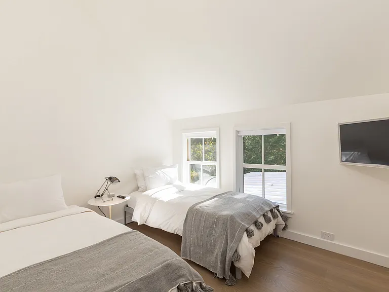 137 Accabonac Rd — Photo 15