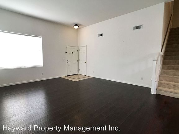 3rd image of 29438 Holyoke Ave