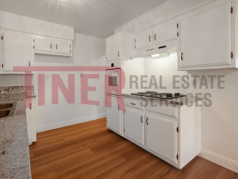 2848 Clover Ln — Photo 9