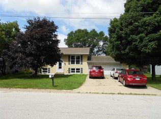 124 Kayle Dr, Manchester, IA 52057