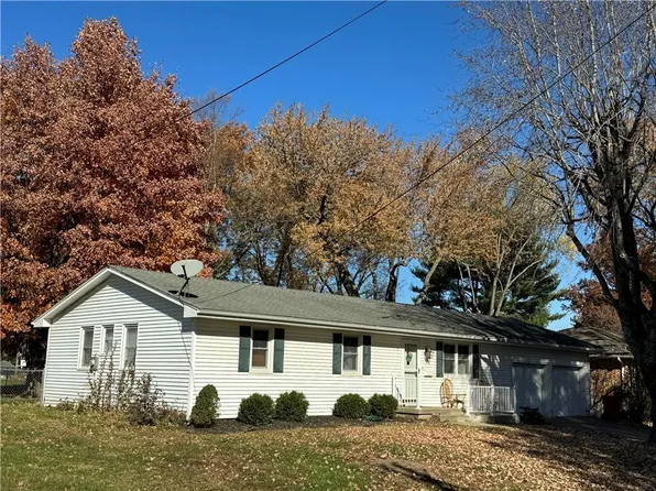 1522 High Dr, Lexington, MO 64067