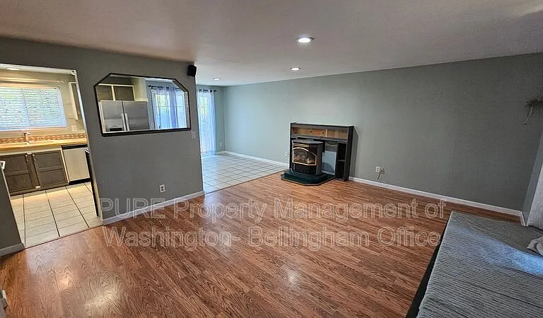 2400 Carpenter St — Photo 6