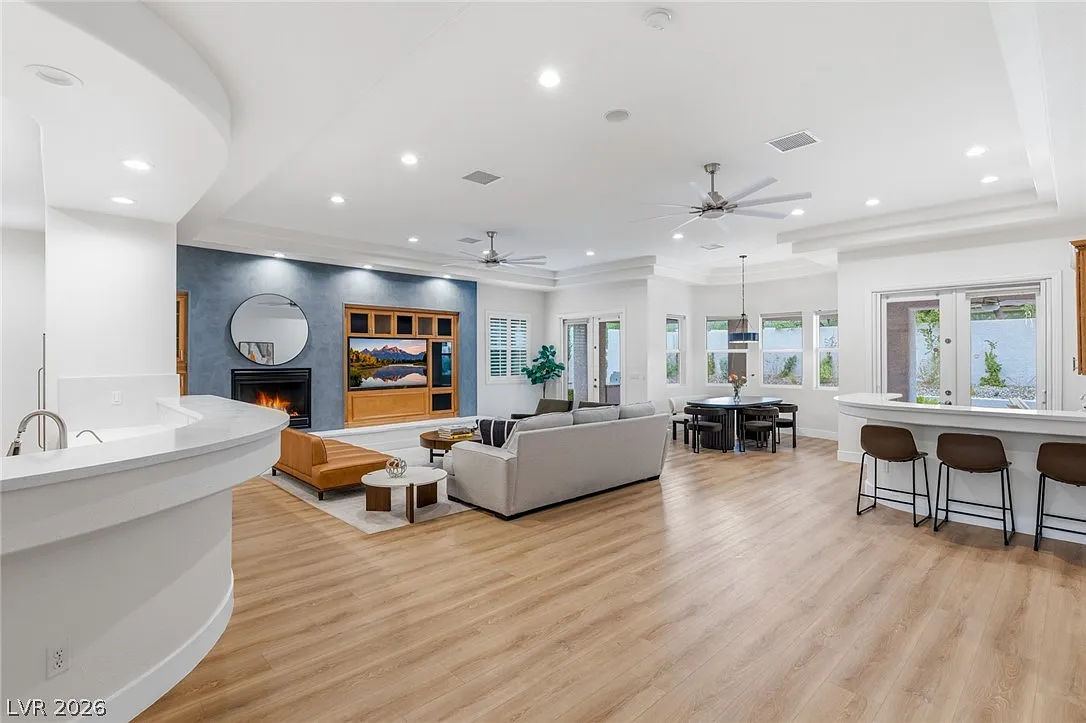 4 bed, 3.5 bath, 3364 sqft, $9,000 — Photo 4