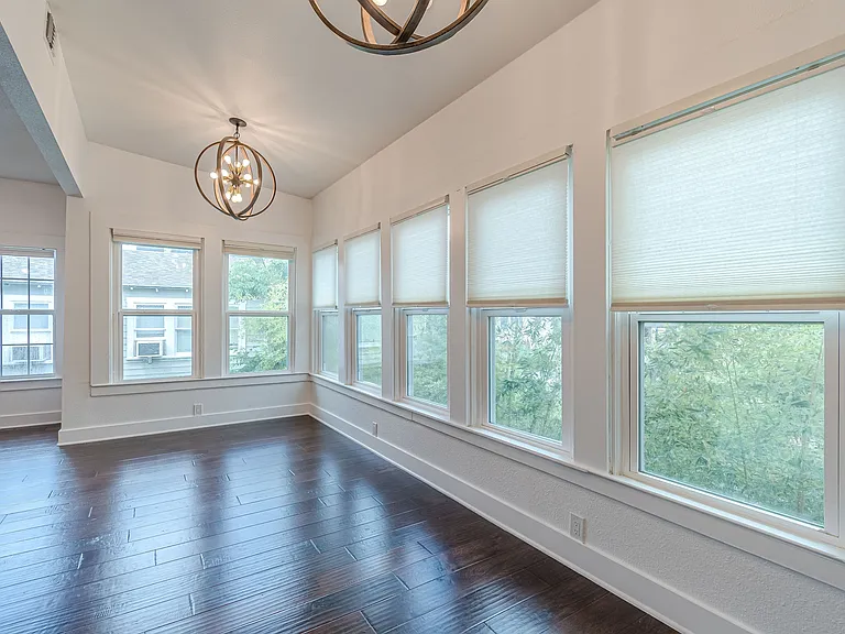 311 W Mistletoe Ave — Photo 14