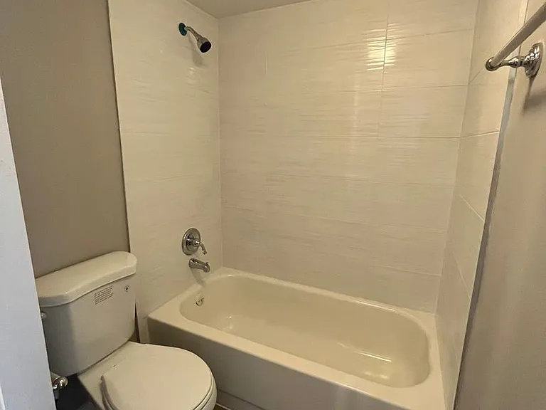 752 Executive Center Dr #28-11-28 — Photo 11