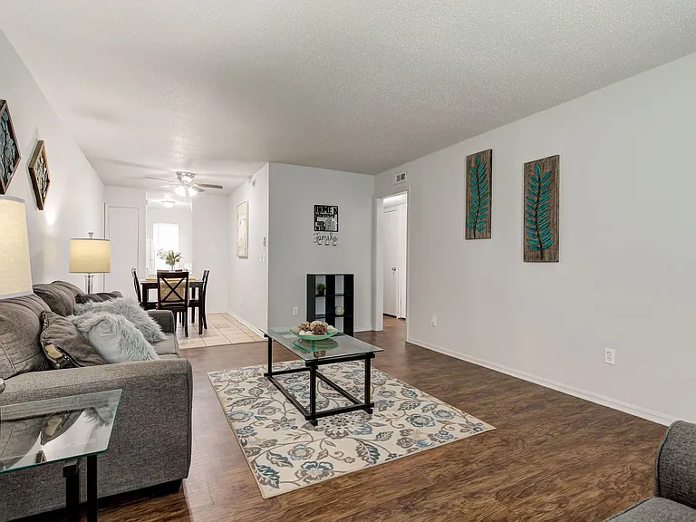 The Shelton Apartments- 1/2 Off First Months Rent AND 1/2 Off in June! — Photo 5
