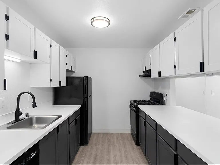The Rosewood Apartments — Photo 11