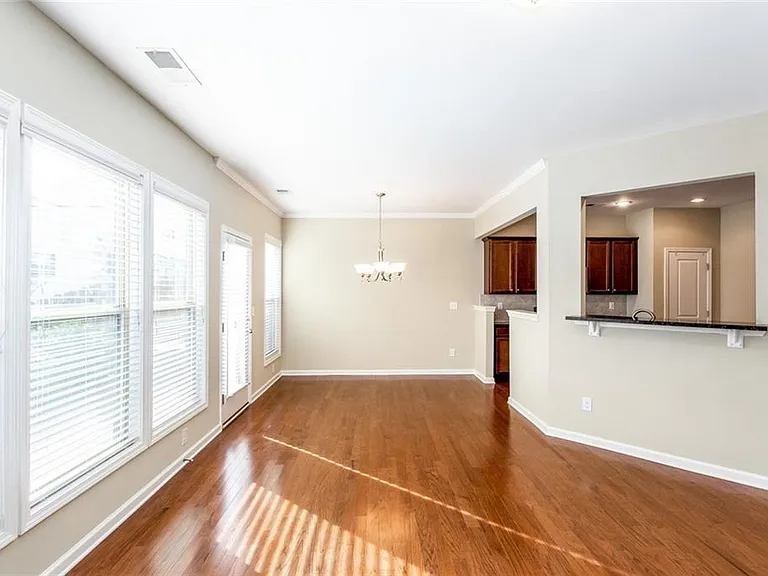 2105 Greencrest Cir — Photo 4