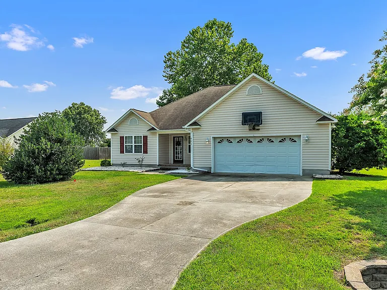 403 Arabian Ln — Photo 5