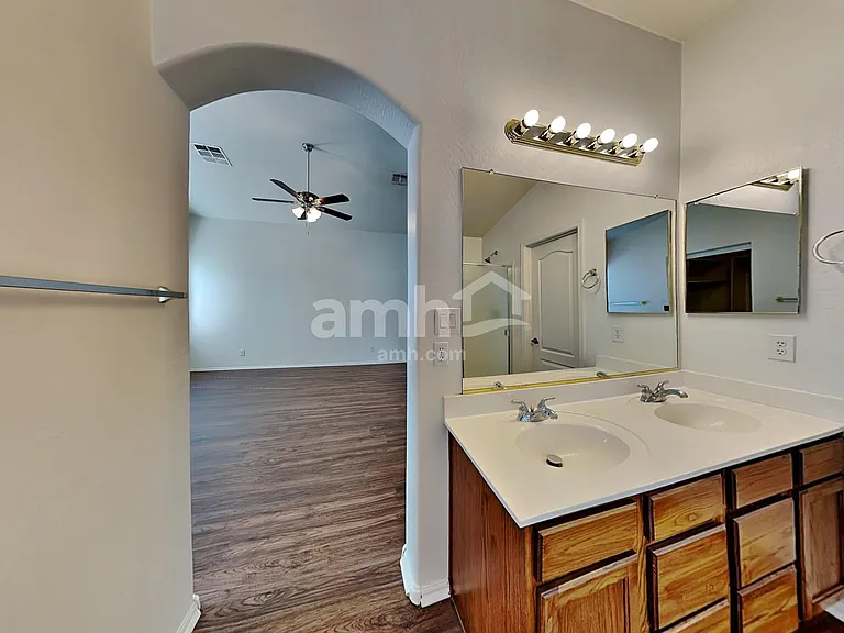 4021 S 55th Dr — Photo 14