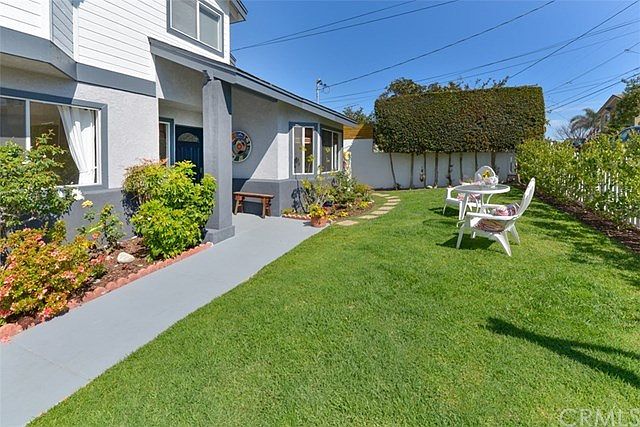 Welcome to 2113 Marshallfield Lane, Unit A!  This property has a nice fenced-in yard in the front.