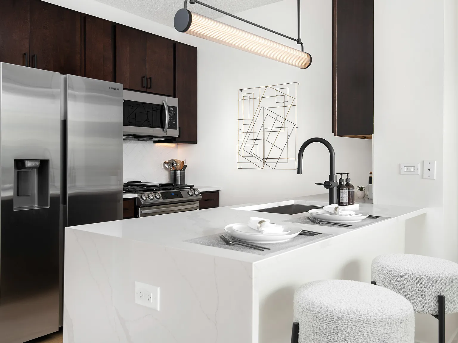 2 bed, 1250 sqft, $3,999 — Photo 1