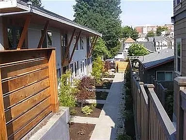 419 21st Ave — Photo 2