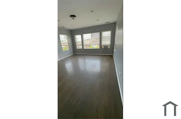 Building Photo - 8242 S Hermitage Ave #2