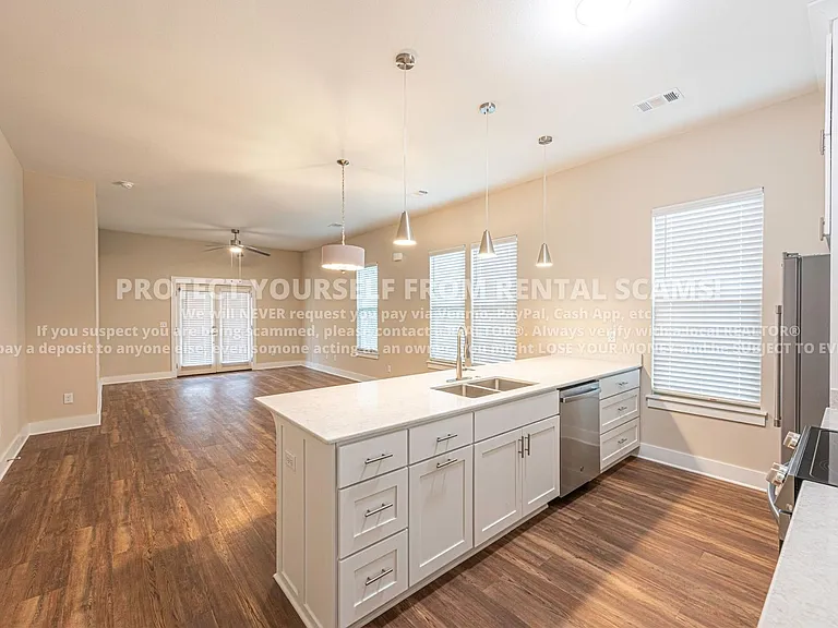 874 S Hill Ave #101 — Photo 6