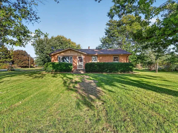 12605 N 2nd St, Roscoe, IL 61073