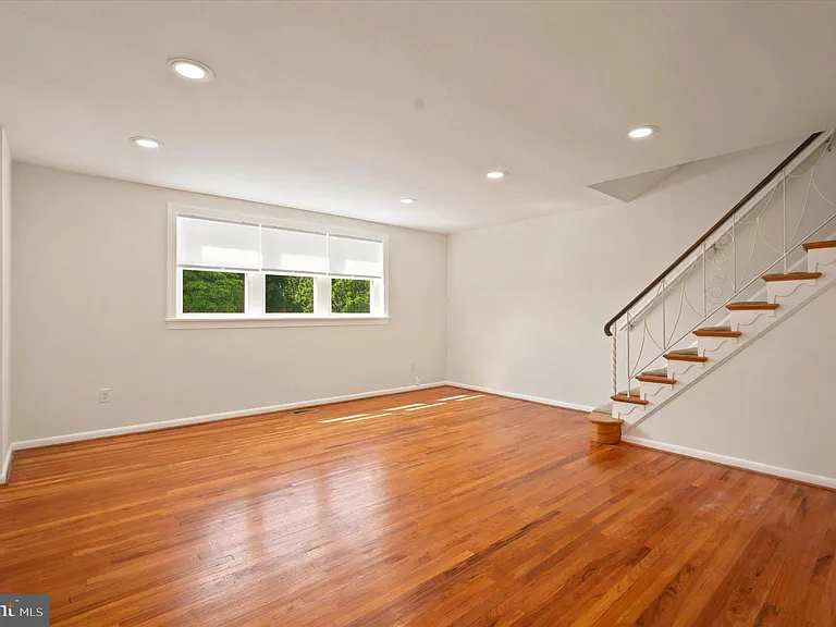 668 Renz St — Photo 8