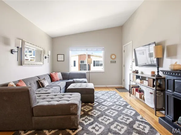 129 E Washington Ave APT 2S, Saint Louis, MO 63122