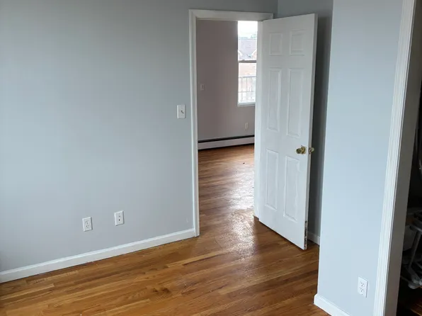 305 Cator Avenue image 1 of 12