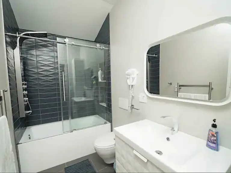105 Jennifer Rd — Photo 13