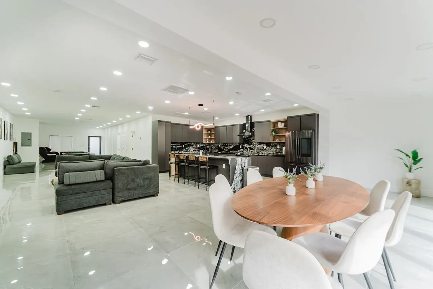 4 bed, 3.0 bath, $18,020 — Photo 1