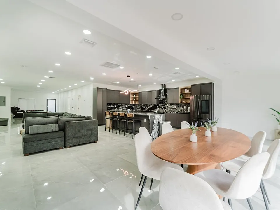 112 NW 53rd St #ID1624292P