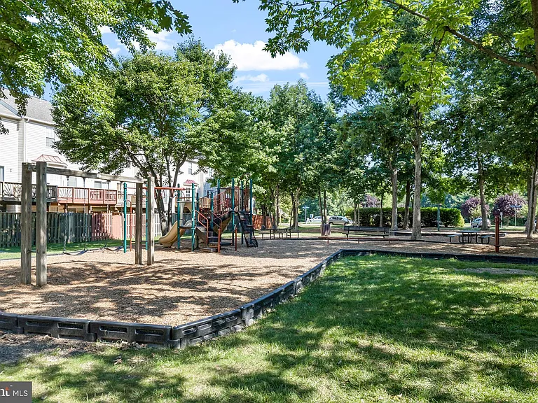 13129 Englishwood Ln — Photo 42