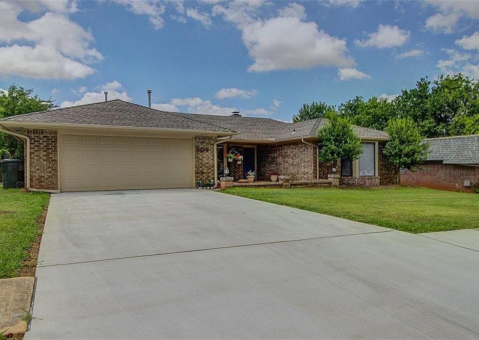 1st image of 504 Hanging Elm Dr