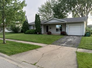 1034 Carpenter Ct, Elk Grove Village, IL 60007