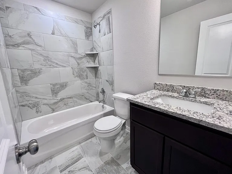 1753 Spence St — Photo 9