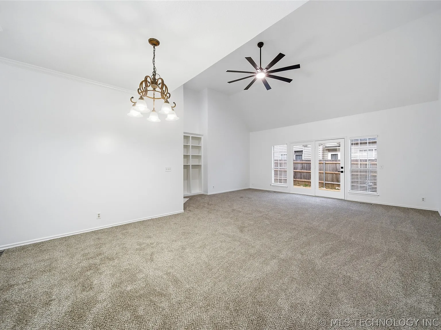 4 bed, 3.0 bath, 2436 sqft, $2,000 — Photo 4