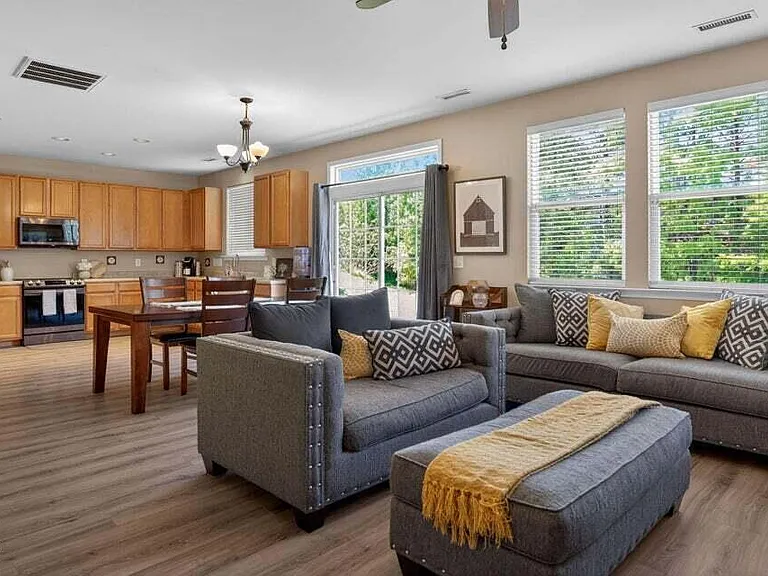 253 Milpass Dr — Photo 4