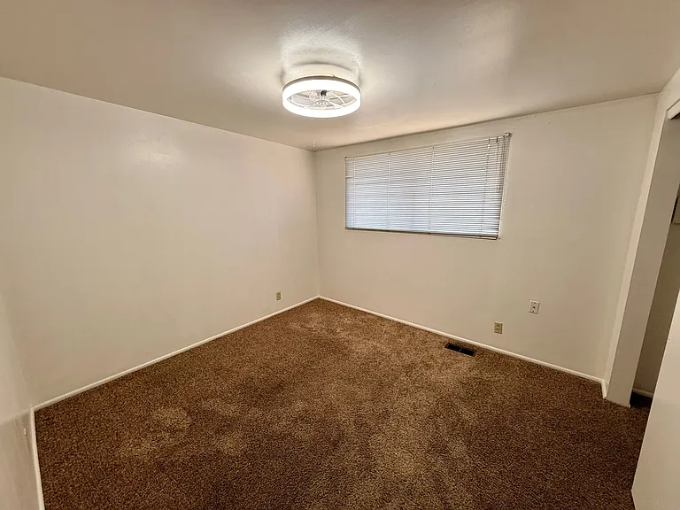 972 E Larkspur Dr — Photo 7