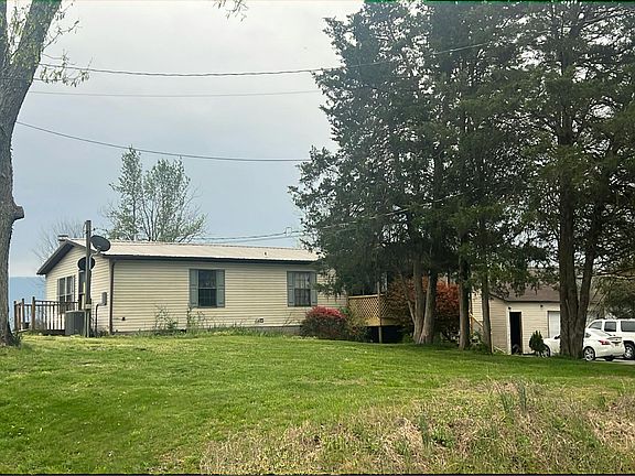 3rd image of 1411 Cunningham Rd W