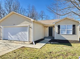 1973 S Woodland Dr, Radcliff, KY 40160