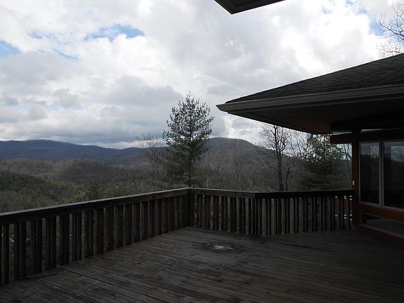 RIGHT SIDE DECK VIEW