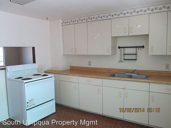 2nd image of 644 NE Madrona Dr