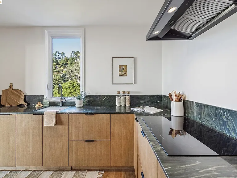 540 Dwight Pl — Photo 22