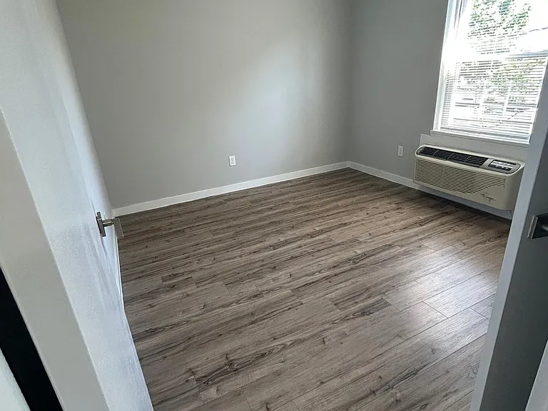 144 Hamilton Ave — Photo 10