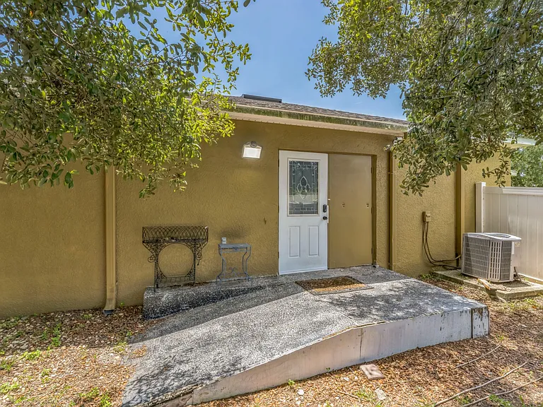 465 Rio Grande Ln #B — Photo 4