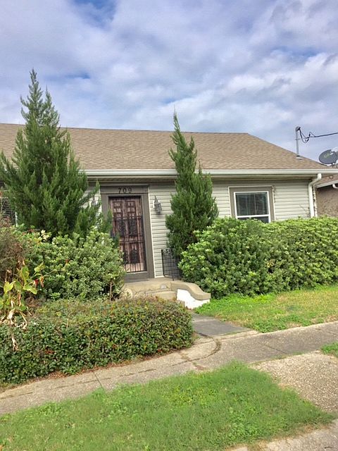 1st image of 709 Pontalba St