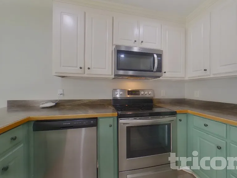 231 W Oak St — Photo 5