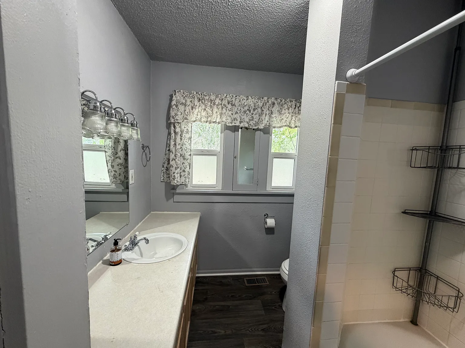 2 bed, 820 sqft, $1,375 — Photo 3