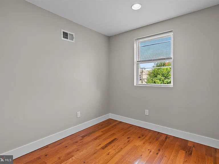 2142 N Percy St — Photo 17