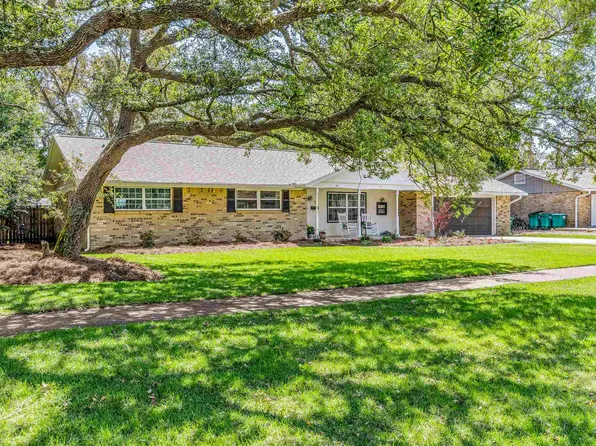104 S Sunset Blvd, Gulf Breeze, FL 32561