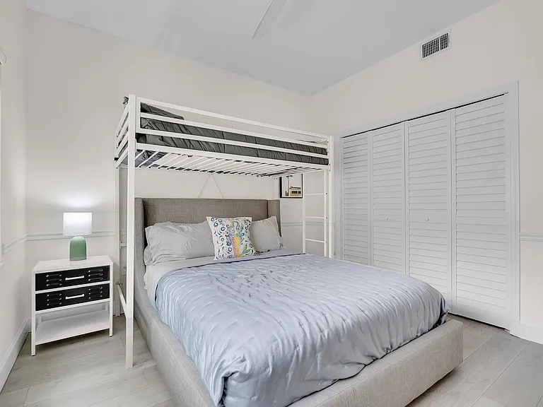 862 Hudson Ave #862 — Photo 9
