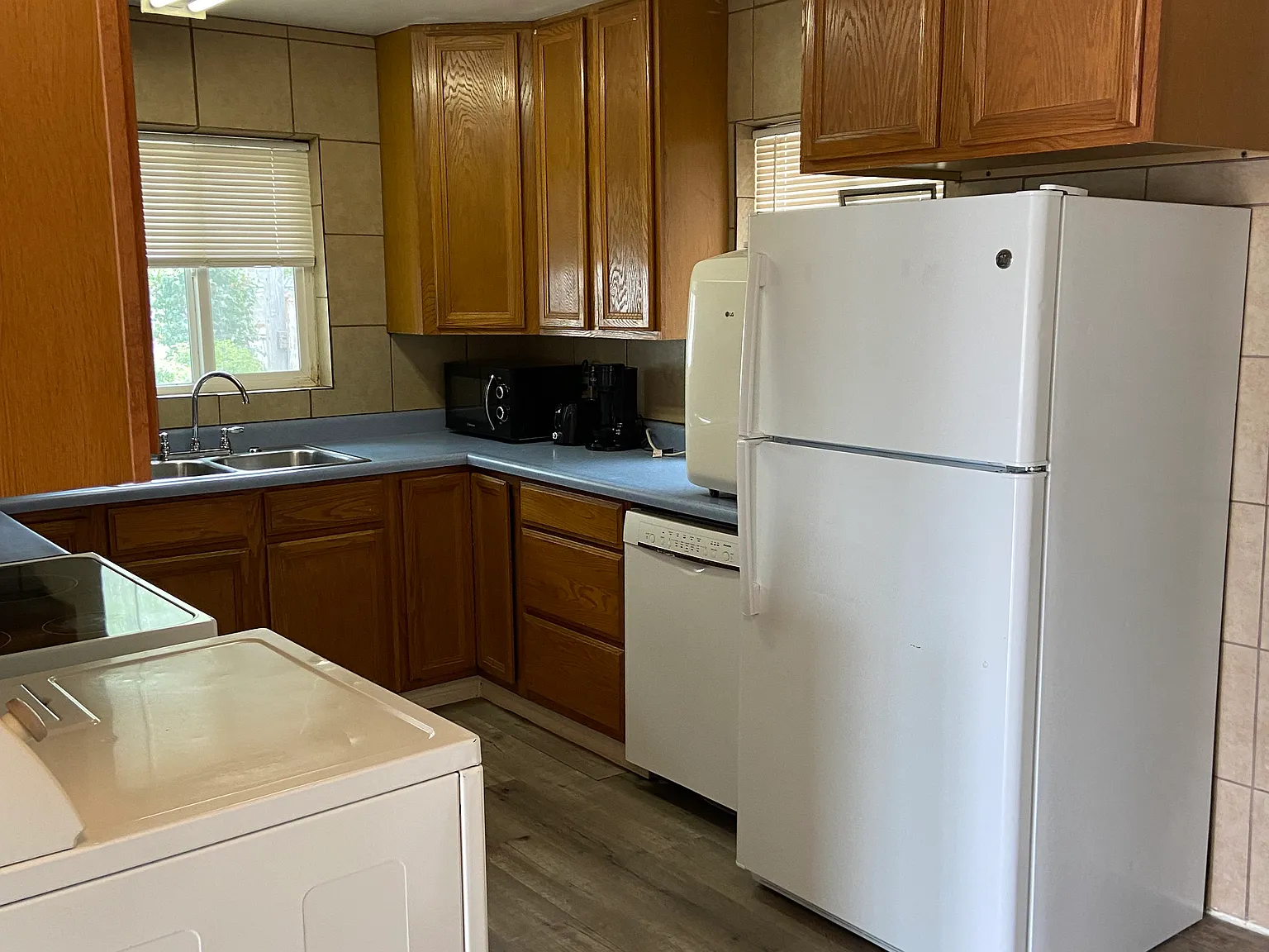2 bed, 750 sqft, $1,400 — Photo 3
