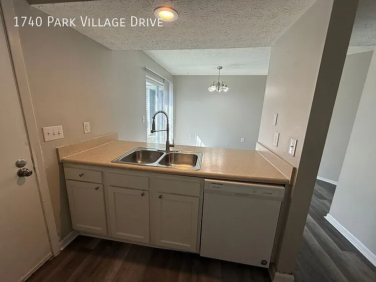 1740 Park Village Dr — Photo 9