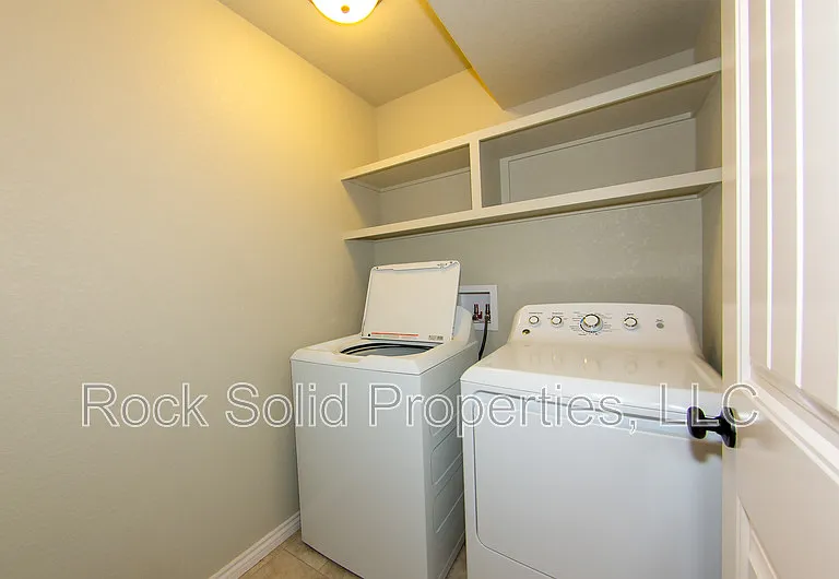 1031 Old Town Ln #1 — Photo 18