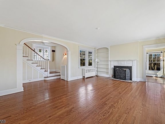 3rd image of 149 N Doughty Ave